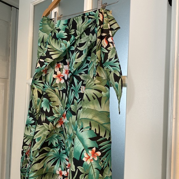 Gorgeous Hawaiian sarong/wrap - Picture 5 of 5